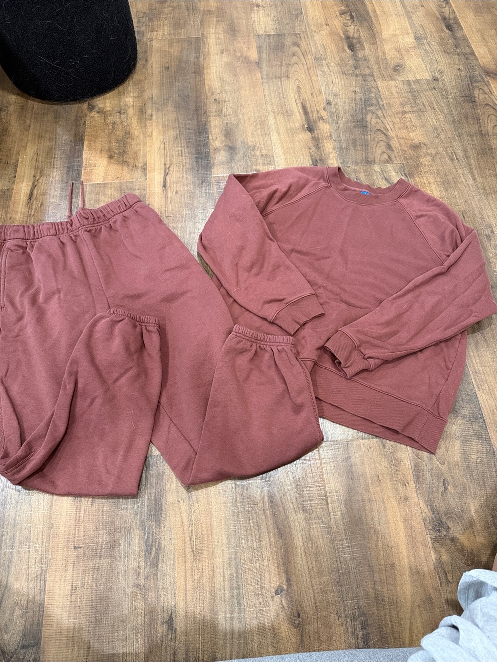 Old Navy Women's Sweatshirt and Jogger Set in Dusty Rose